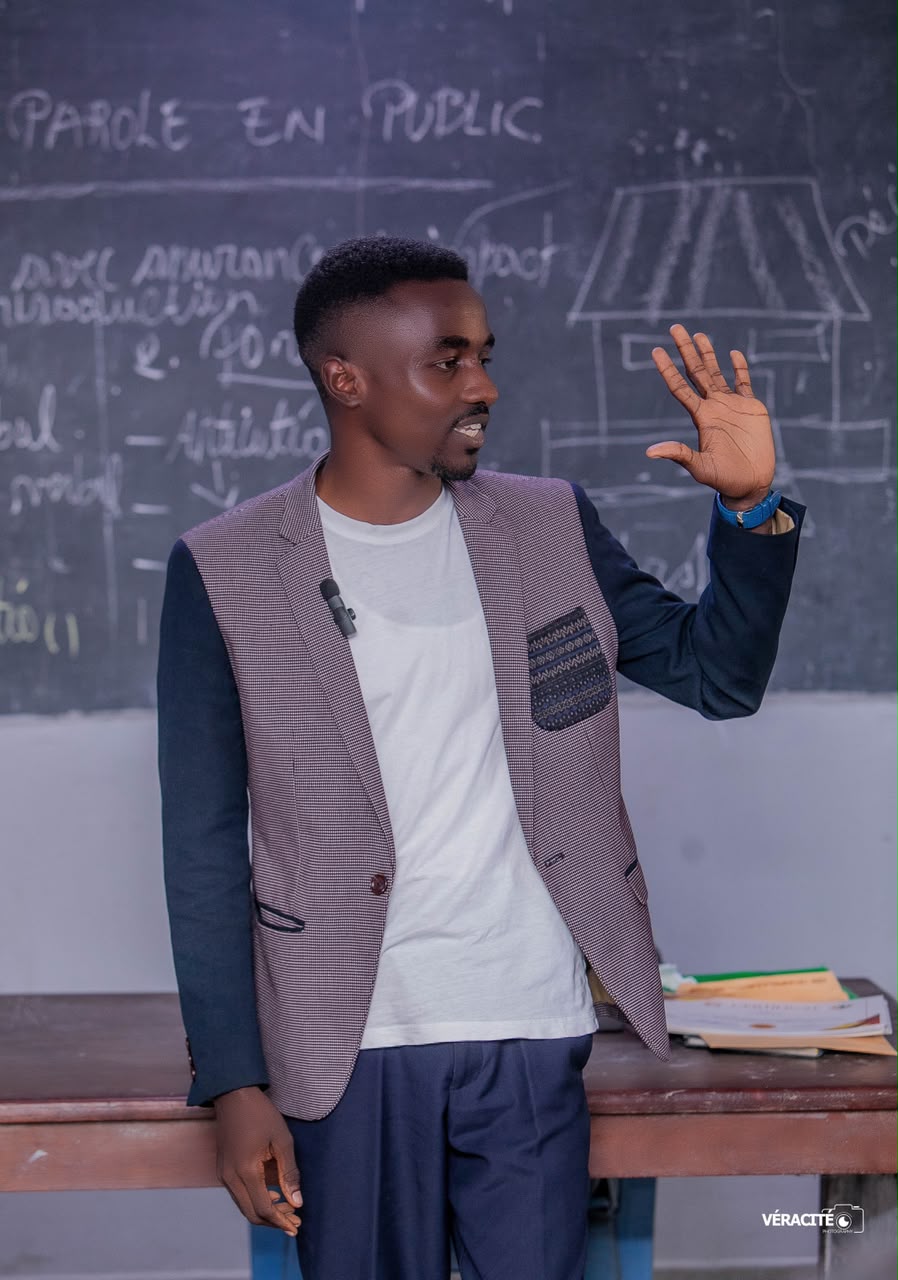 Coach Caleb NGUWA animant une formation pratique – photo 1