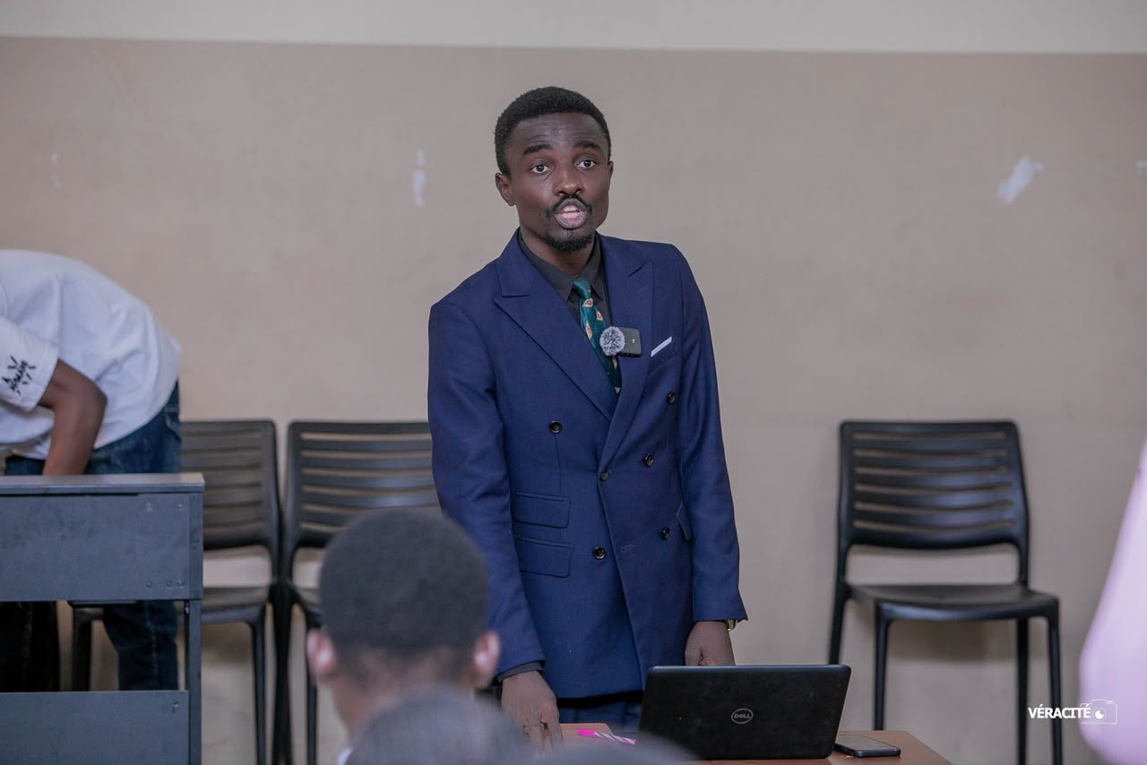 Coach Caleb NGUWA animant une formation pratique – photo 3